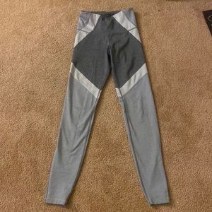 Old Navy Active leggings. Go-Dry size XS. Shades of Grey.
